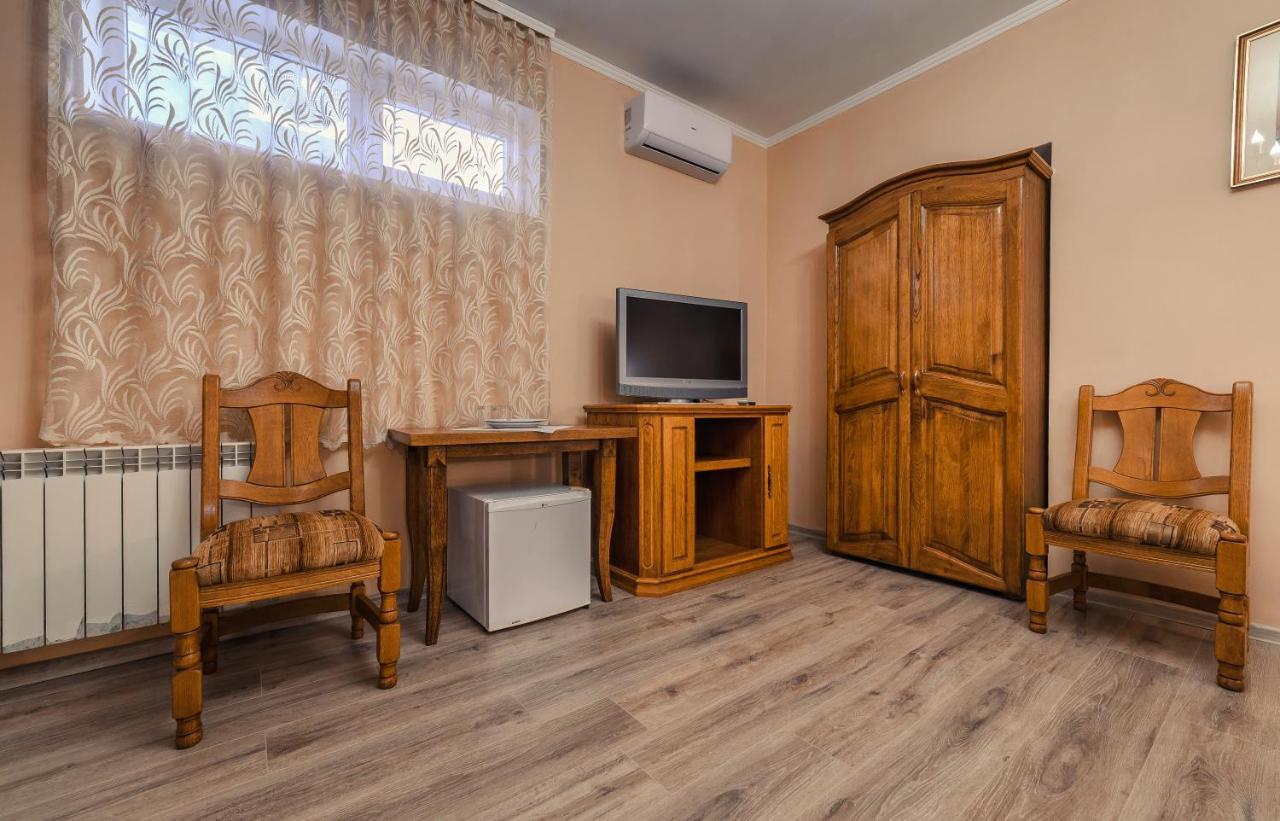 Готель «Вишневий Сад» Muncaci Exterior foto