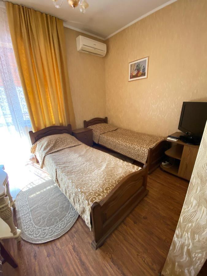 Готель «Вишневий Сад» Muncaci Exterior foto