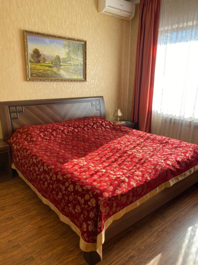 Готель «Вишневий Сад» Muncaci Exterior foto