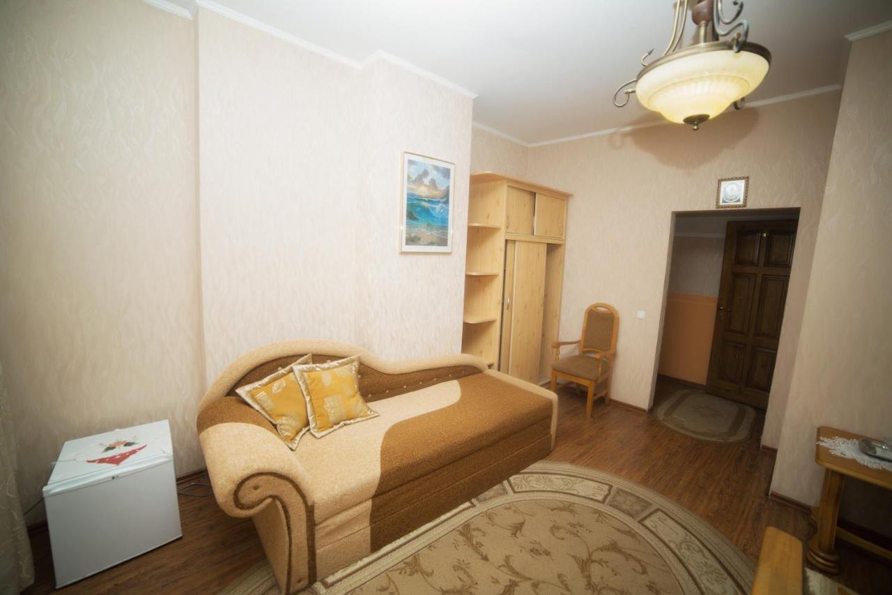 Готель «Вишневий Сад» Muncaci Exterior foto
