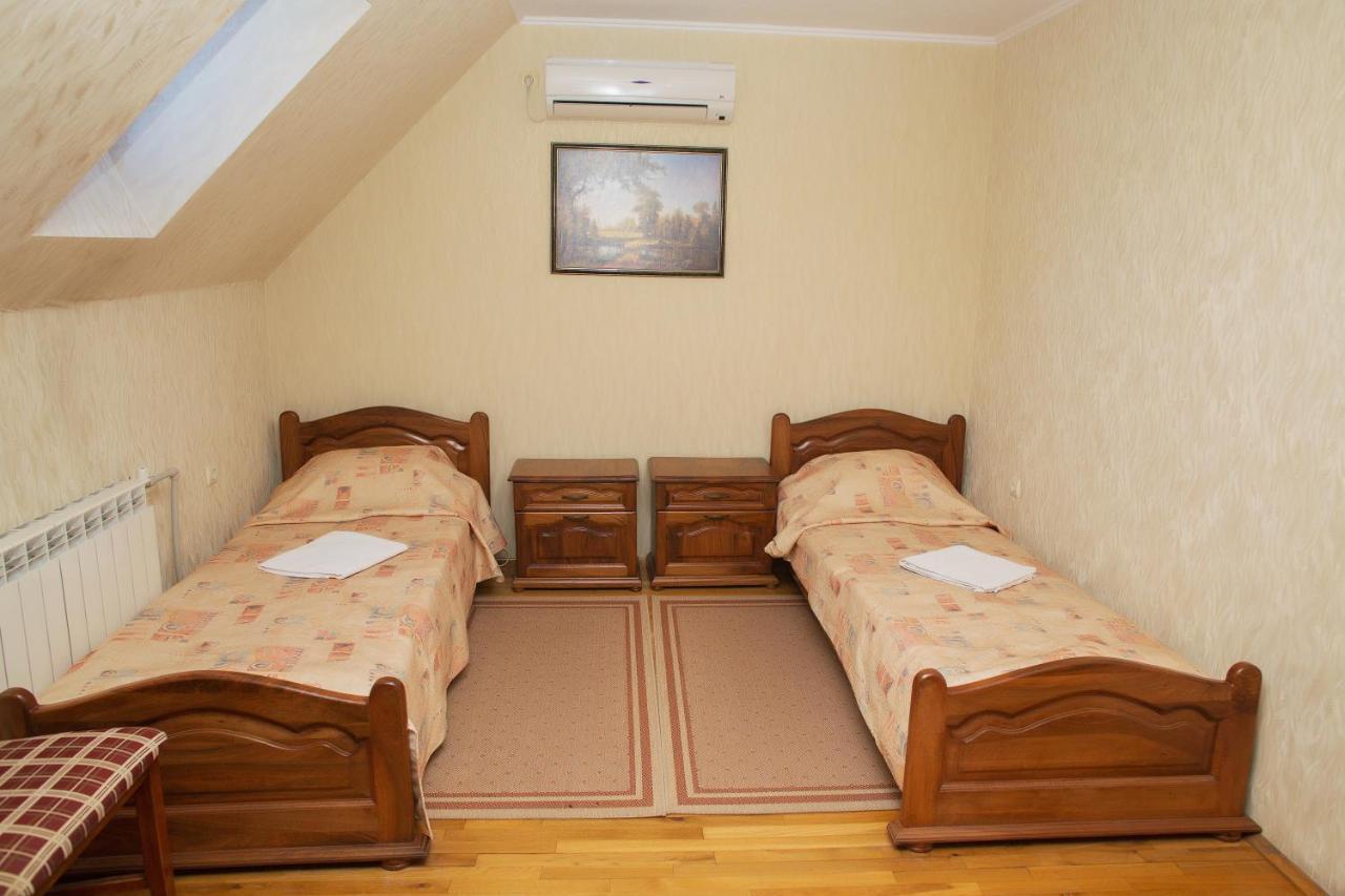 Готель «Вишневий Сад» Muncaci Exterior foto
