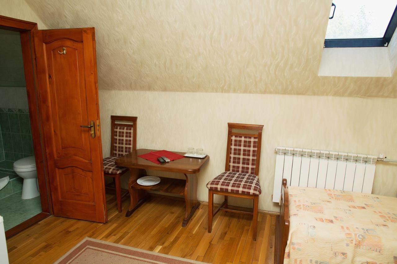Готель «Вишневий Сад» Muncaci Exterior foto